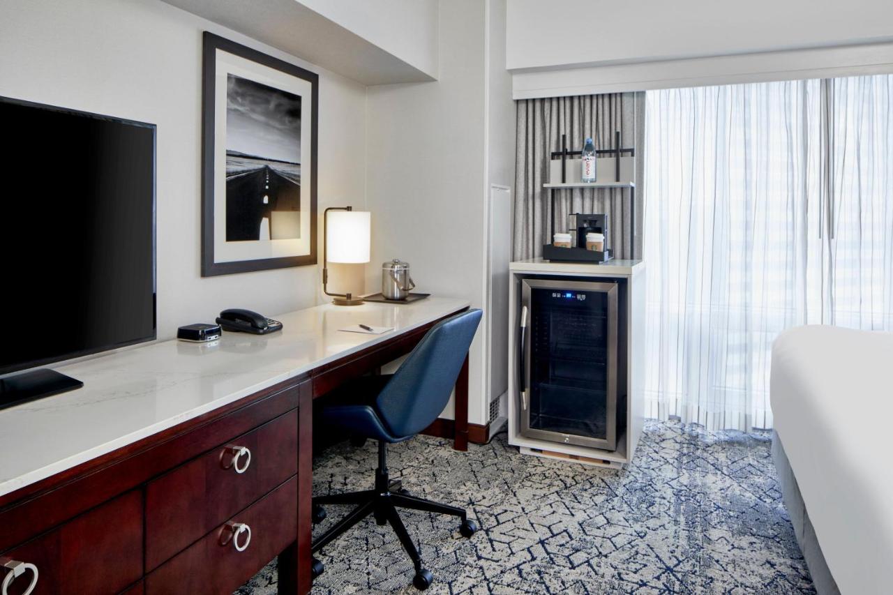 Guest Room, 1 King at Sheraton Indianapolis Hotel at Keystone Crossing