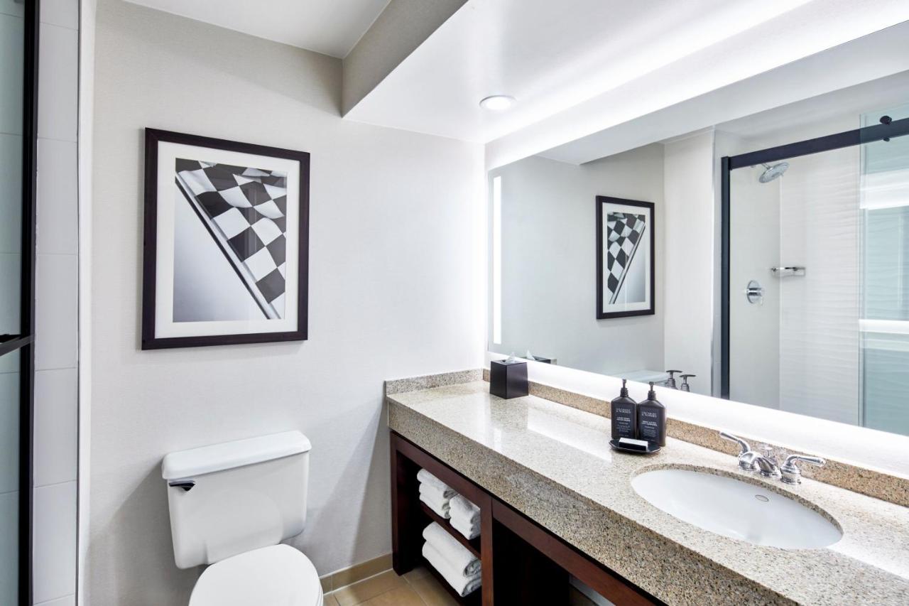 Guest Room, 1 King at Sheraton Indianapolis Hotel at Keystone Crossing