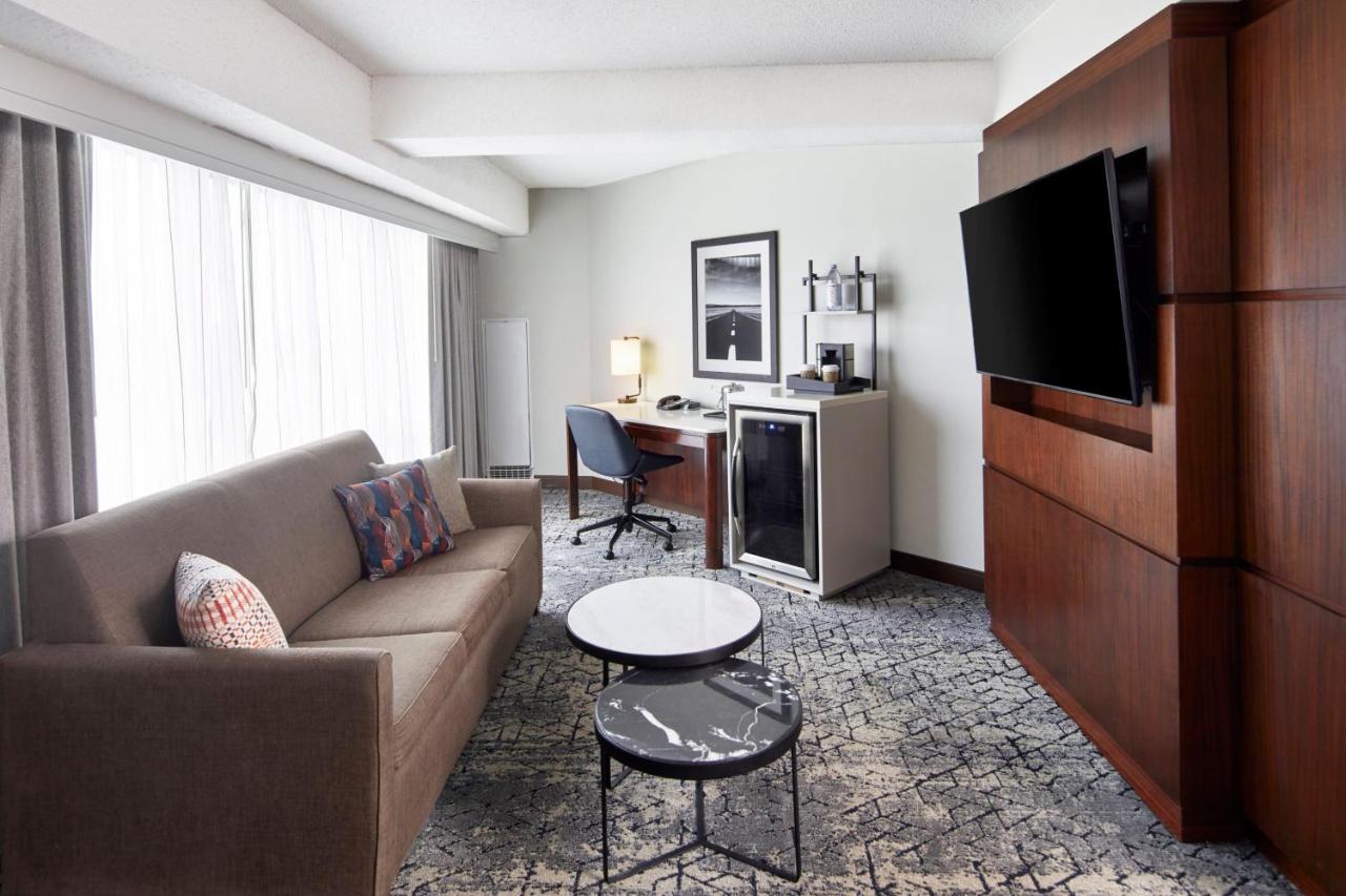 Junior Suite, 1 King, Sofa bed at Sheraton Indianapolis Hotel at Keystone Crossing