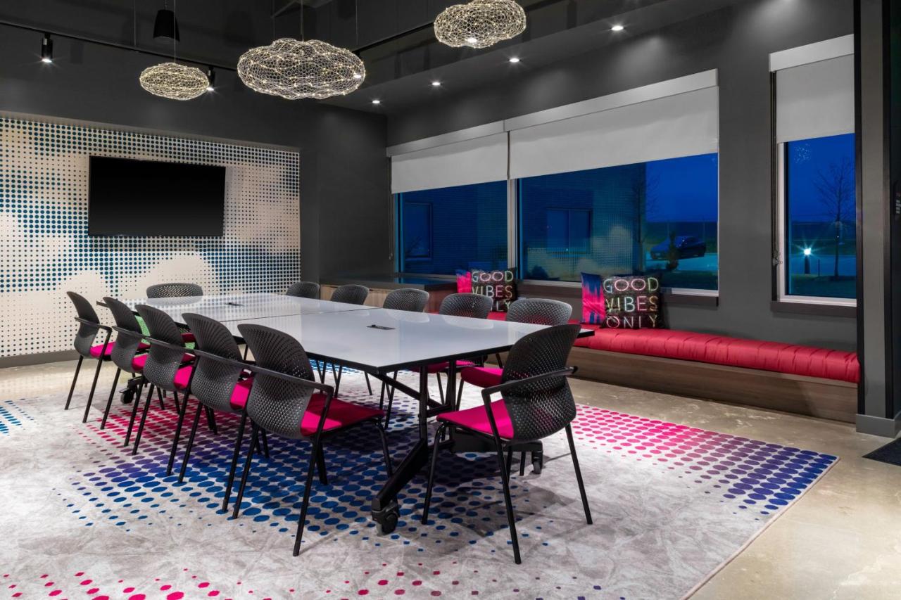 | Aloft Dallas Arlington South