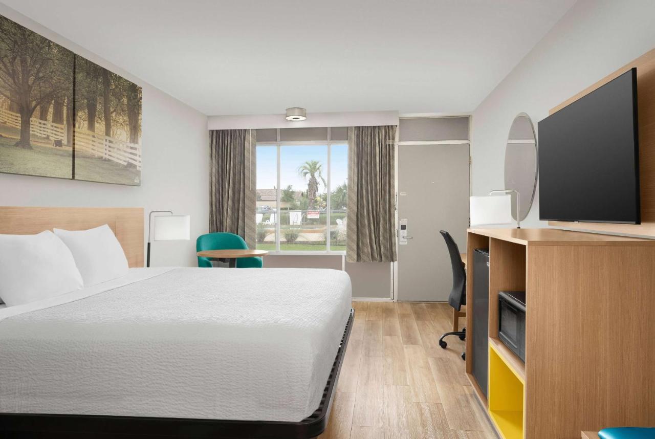 King Room - Non-Smoking at Days Inn by Wyndham Lake City I-75