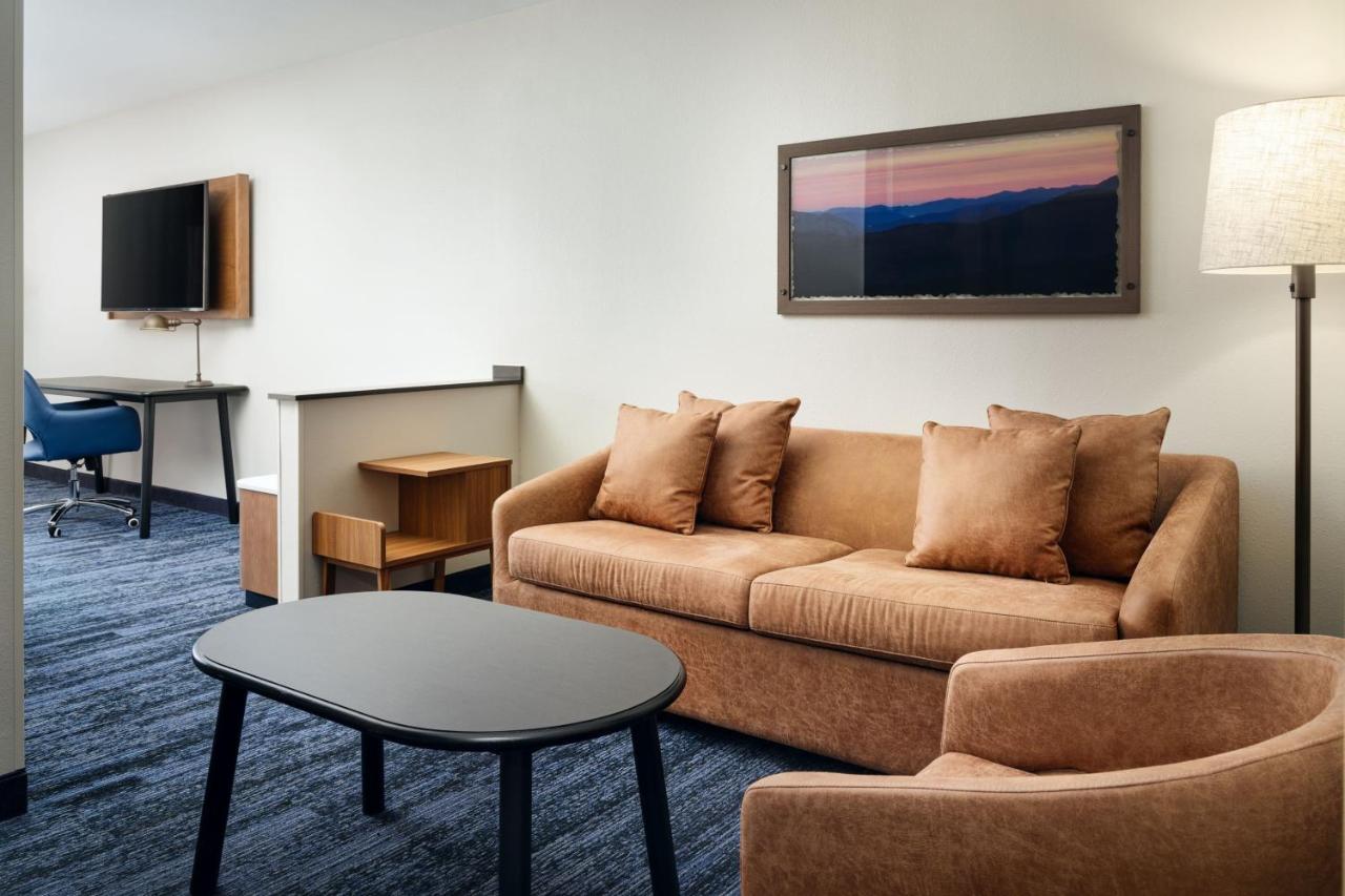 Queen Suite with Sofa Bed at Fairfield Inn & Suites by Marriott Auburn Opelika