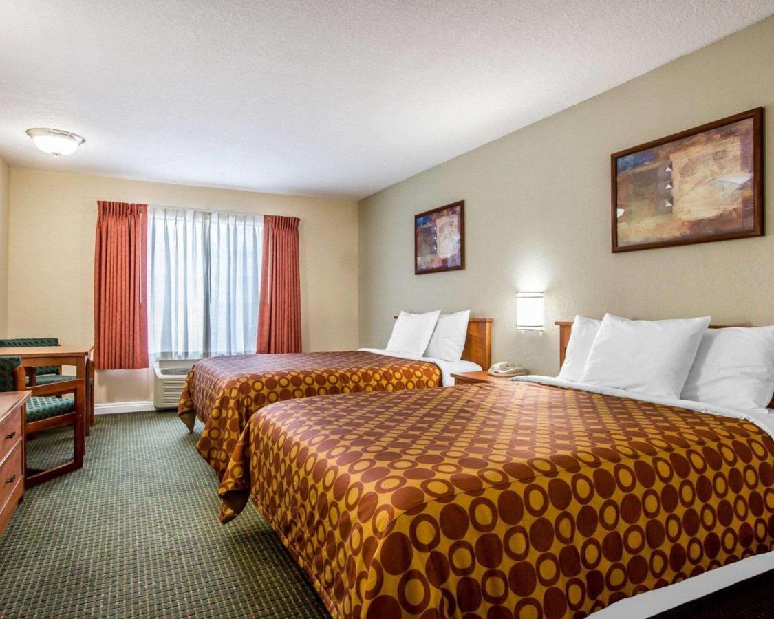 Queen Room with Two Queen Beds - Smoking at Hotel Avenida, San Clemente Beach