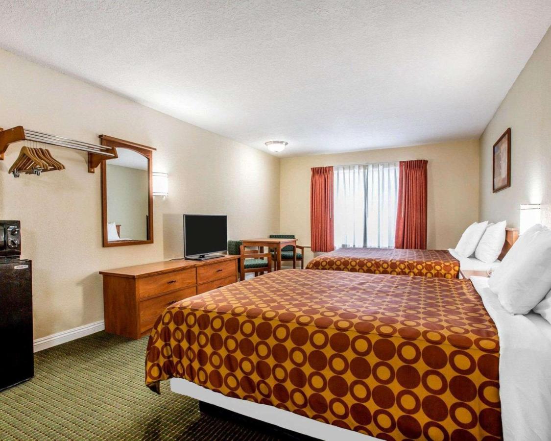 Queen Room with Two Queen Beds - Smoking at Hotel Avenida, San Clemente Beach