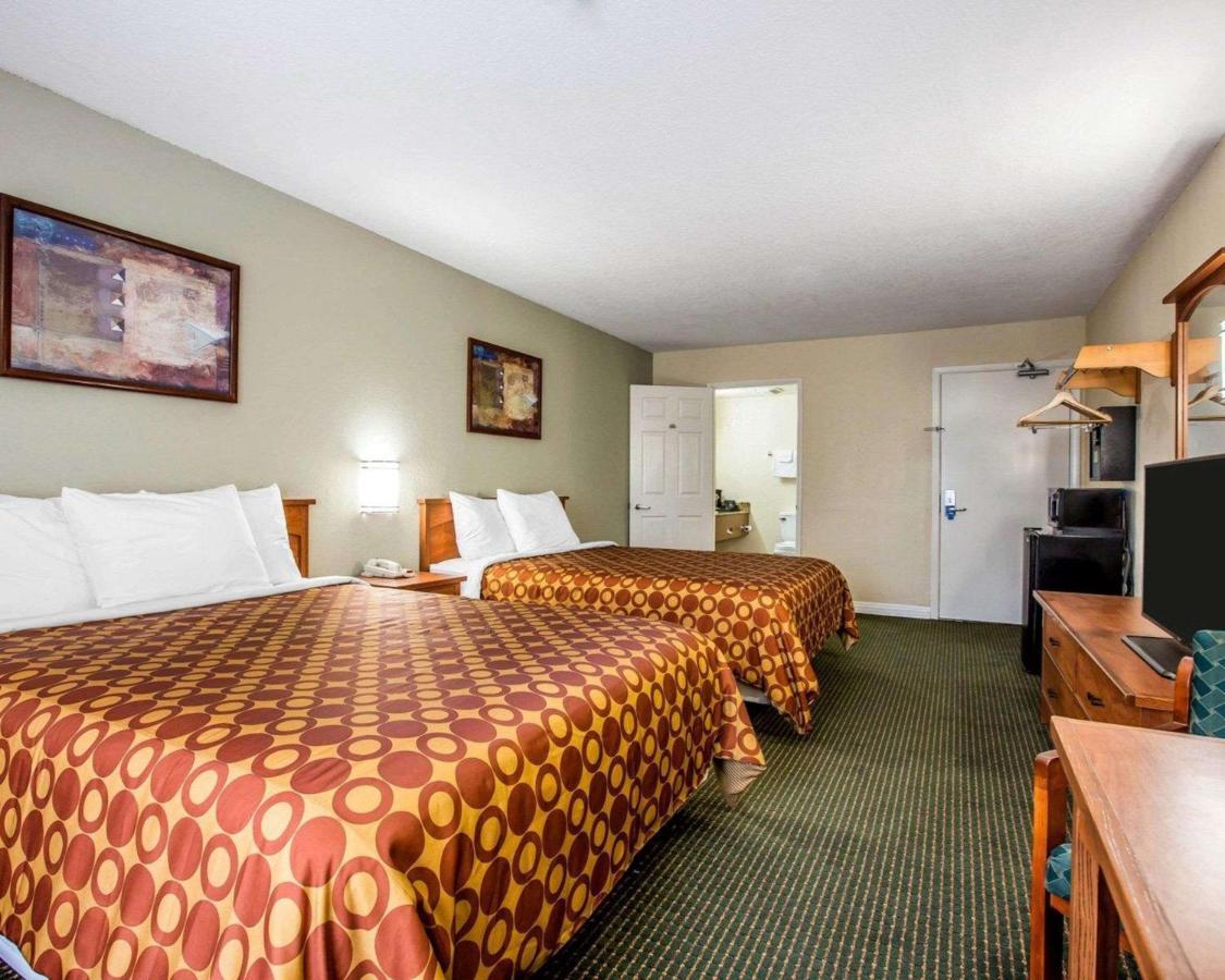 Queen Room with Two Queen Beds - Smoking at Hotel Avenida, San Clemente Beach