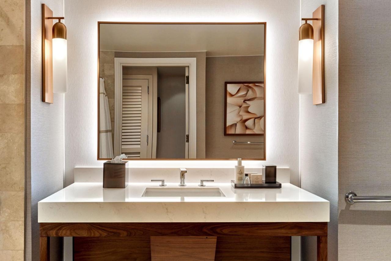 1 Bedroom Executive Suite, 1 King, Sofa bed, Balcony at JW Marriott Phoenix Desert Ridge Resort & Spa