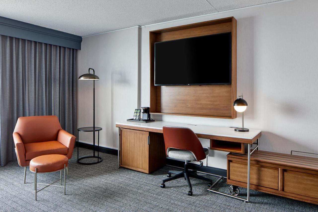 Executive King Room with Sofa Bed at Courtyard By Marriott Detroit Downtown
