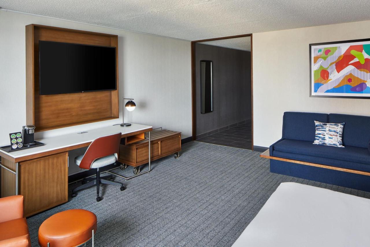 Executive King Room with Sofa Bed at Courtyard By Marriott Detroit Downtown