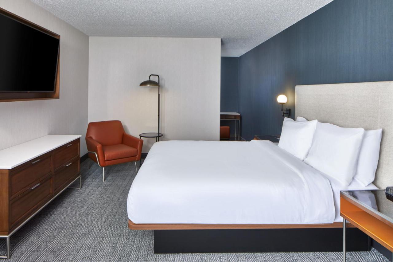 Suite, 1 King, Sofa bed at Courtyard By Marriott Detroit Downtown
