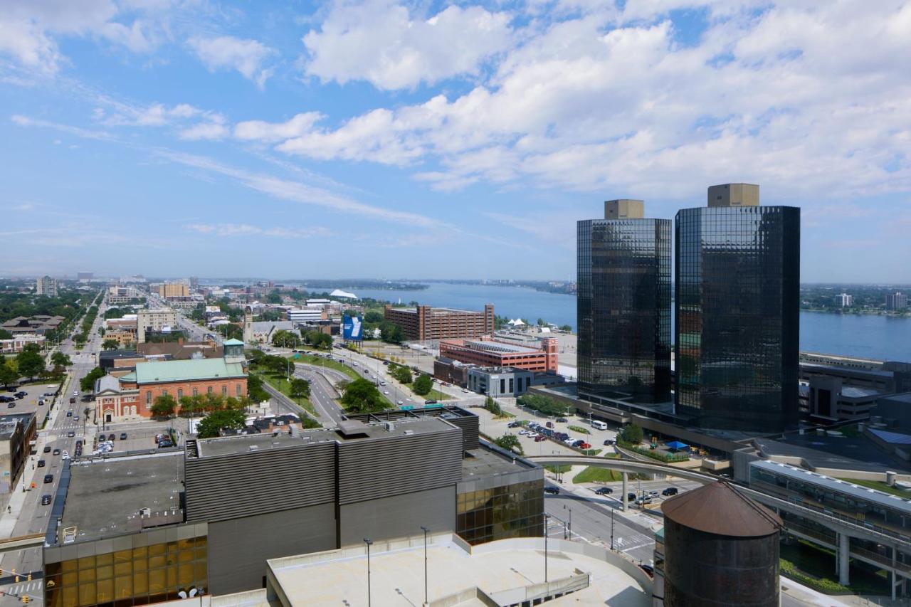 Suite, 1 King, Sofa bed at Courtyard By Marriott Detroit Downtown