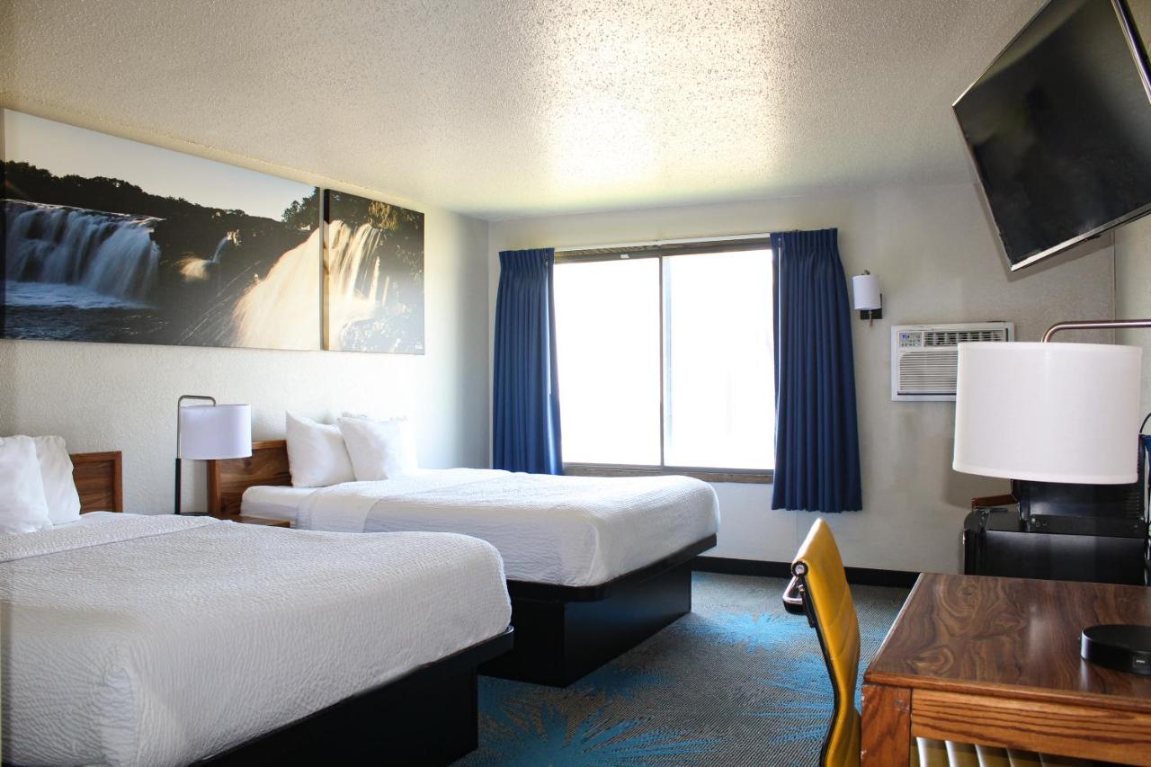 Queen Room with Two Queen Beds - Non-Smoking at Days Inn by Wyndham Sioux Falls Empire