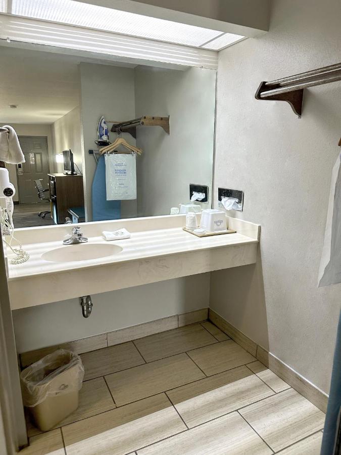 King Room - Disability Access - Non-Smoking at Days Inn & Suites by Wyndham Opelousas