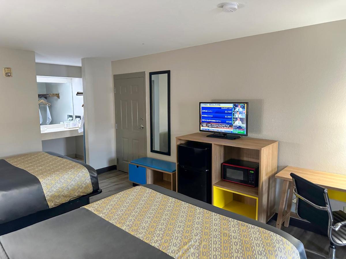 Queen Room with Two Queen Beds - Disability Access - Smoking at Days Inn & Suites by Wyndham Opelousas