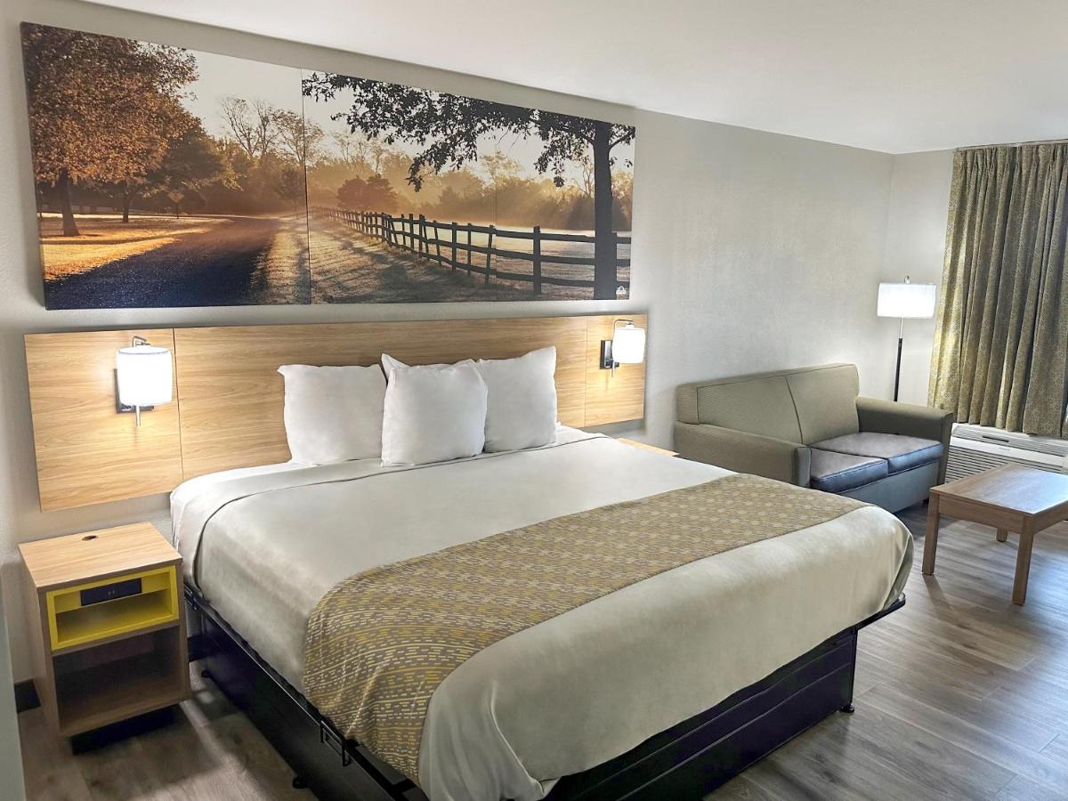 King Room - Disability Access - Non-Smoking at Days Inn & Suites by Wyndham Opelousas