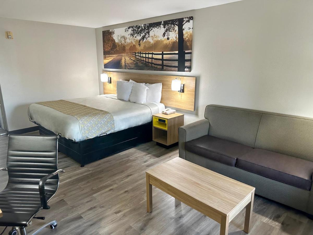 King Room - Disability Access - Non-Smoking at Days Inn & Suites by Wyndham Opelousas
