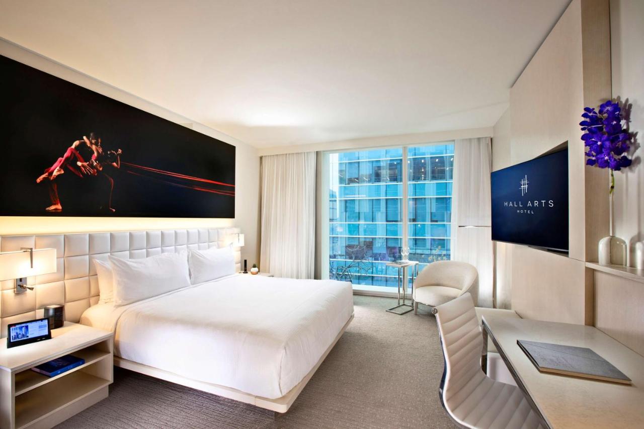Deluxe King Room - Mobility Accessible at HALL Arts Hotel Dallas, Curio Collection by Hilton