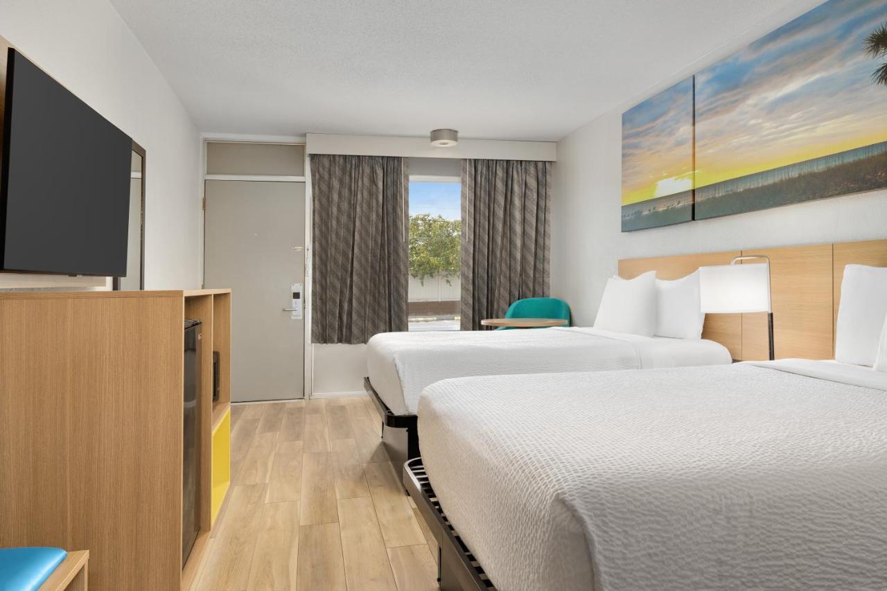 Double Room with Two Double Beds - Non-Smoking at Days Inn by Wyndham Lake City I-75