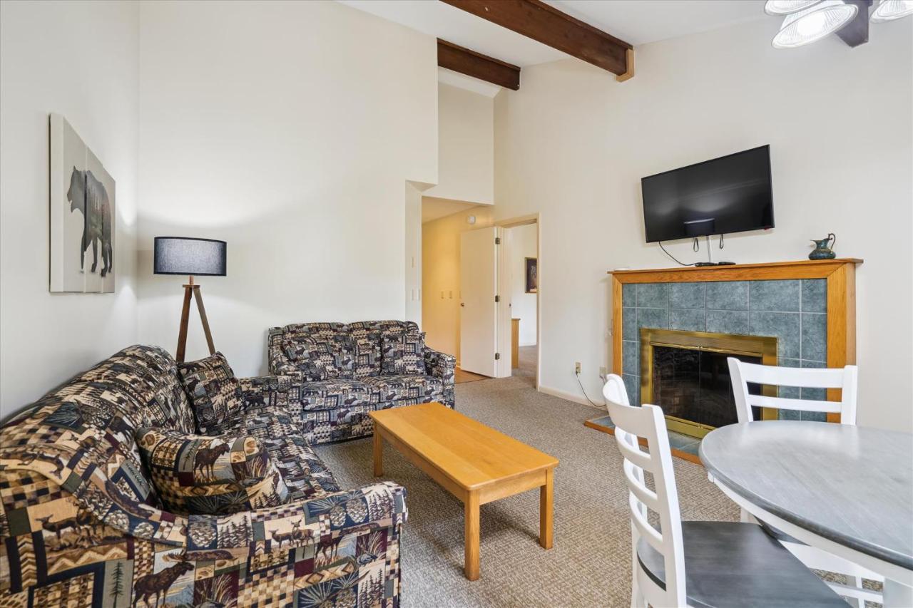  | Deluxe Two Bedroom Suite on the 2nd floor with outdoor heated pool 20304