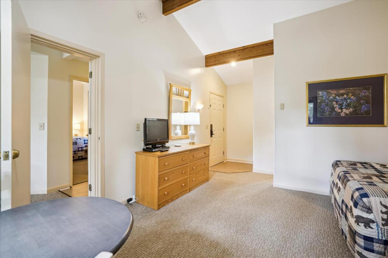  | Deluxe Two Bedroom Suite on the 2nd floor with outdoor heated pool 20304