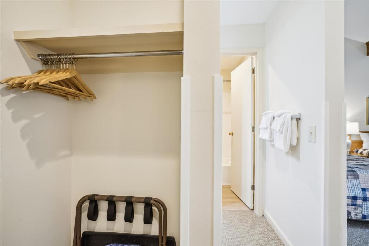  | Deluxe Two Bedroom Suite on the 2nd floor with outdoor heated pool 20304