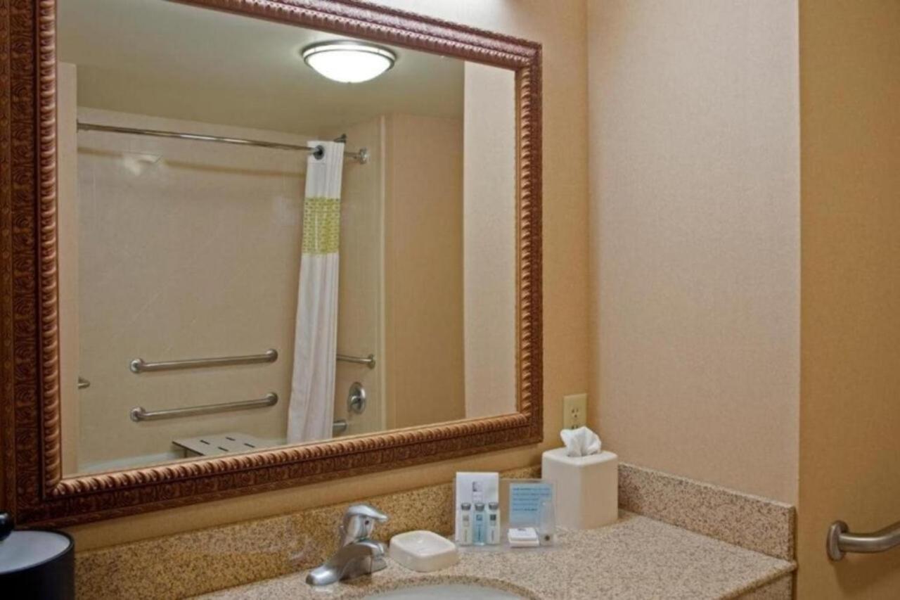 | Hampton Inn & Suites Bloomington Normal