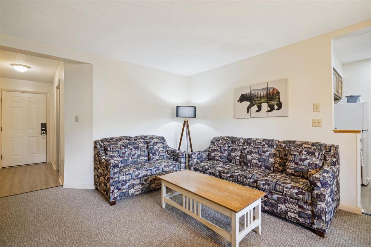 | Deluxe Two Bedroom Suite on the 1st floor with outdoor heated pool 10102