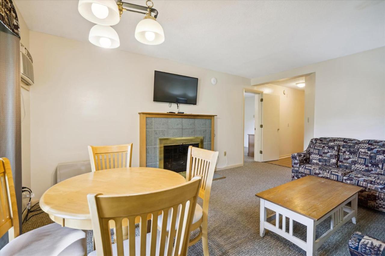 | Deluxe Two Bedroom Suite on the 1st floor with outdoor heated pool 10102