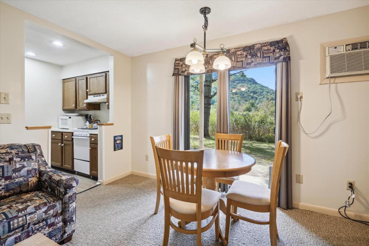 | Deluxe Two Bedroom Suite on the 1st floor with outdoor heated pool 10102