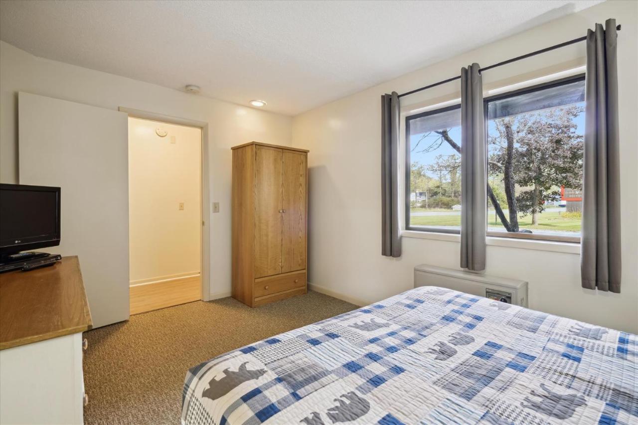 | Deluxe Two Bedroom Suite on the 1st floor with outdoor heated pool 10102