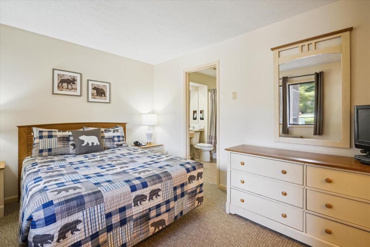 | Deluxe Two Bedroom Suite on the 1st floor with outdoor heated pool 10102