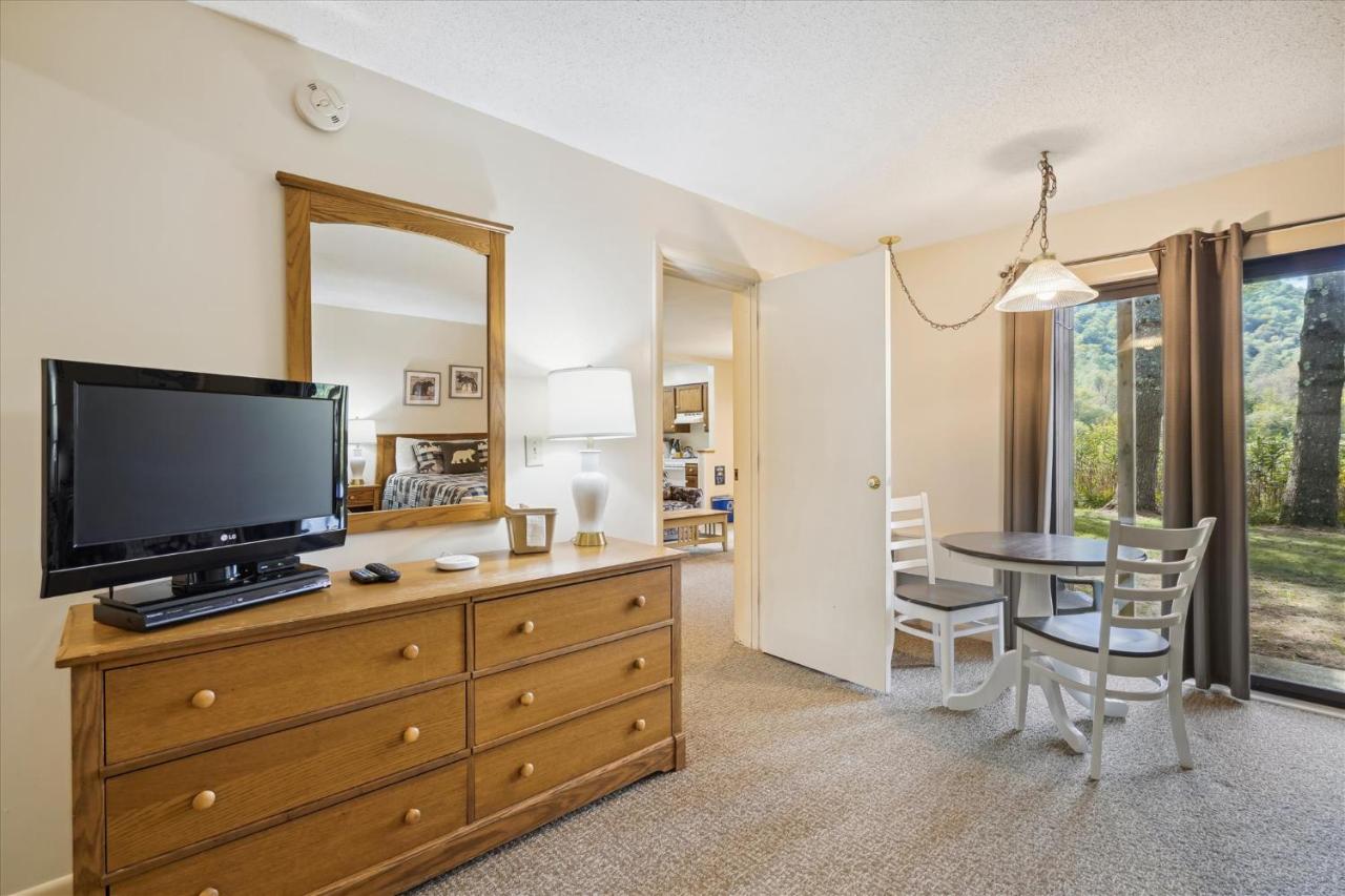 | Deluxe Two Bedroom Suite on the 1st floor with outdoor heated pool 10102