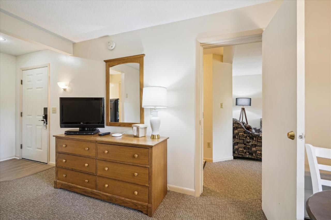 | Deluxe Two Bedroom Suite on the 1st floor with outdoor heated pool 10102