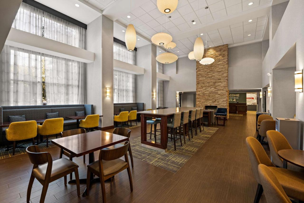 | Hampton Inn & Suites Poughkeepsie