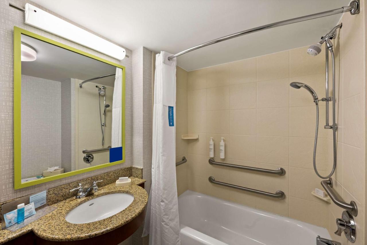 | Hampton Inn & Suites Poughkeepsie