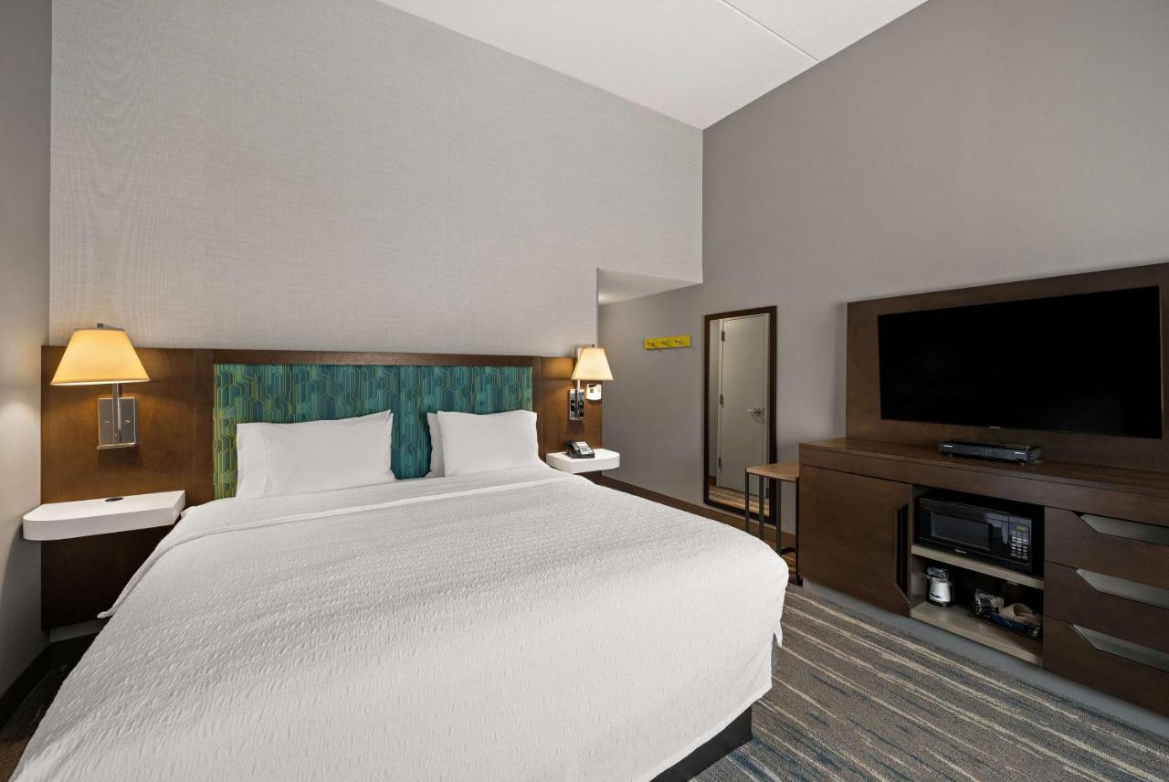 | Hampton Inn & Suites Poughkeepsie