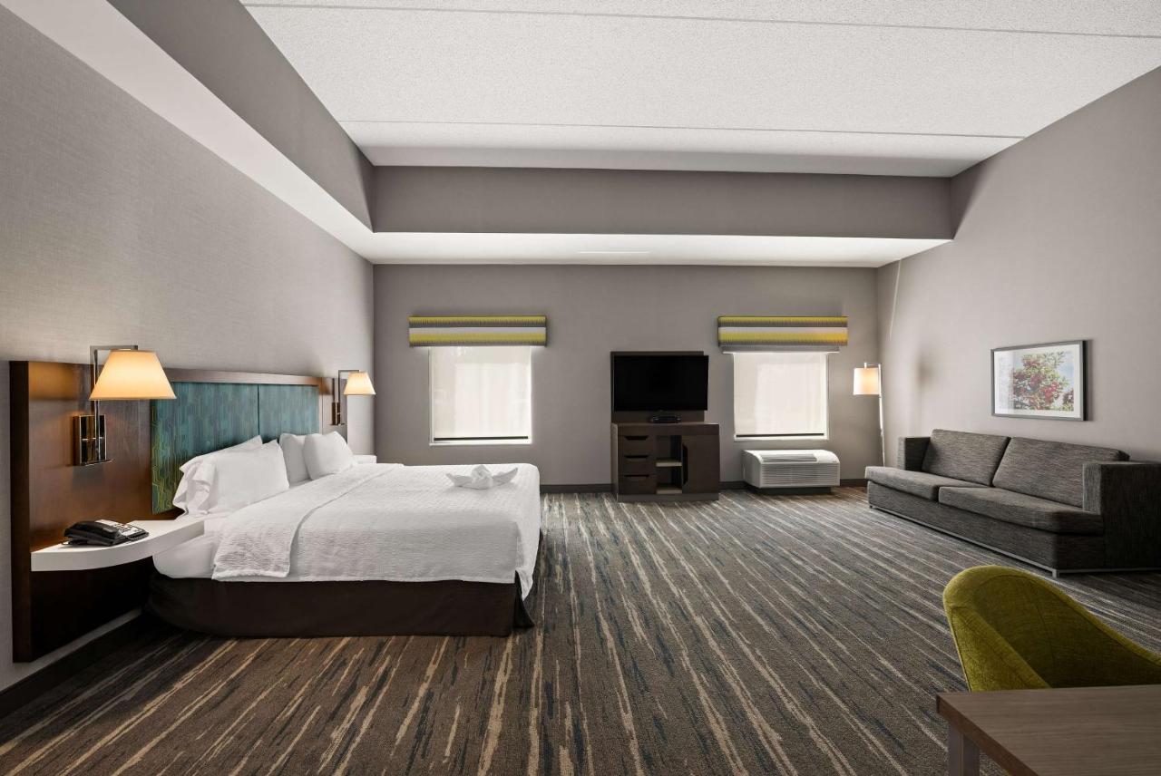 | Hampton Inn & Suites Poughkeepsie