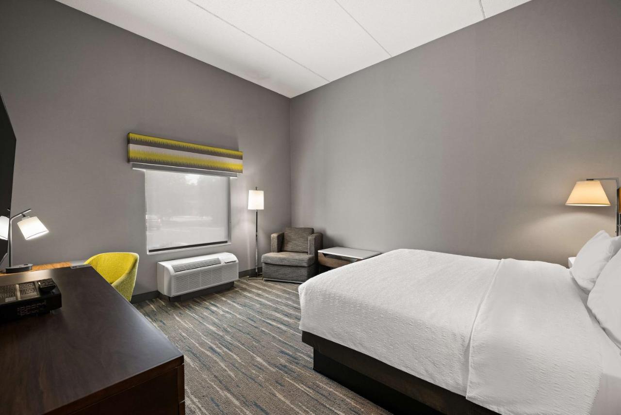 | Hampton Inn & Suites Poughkeepsie