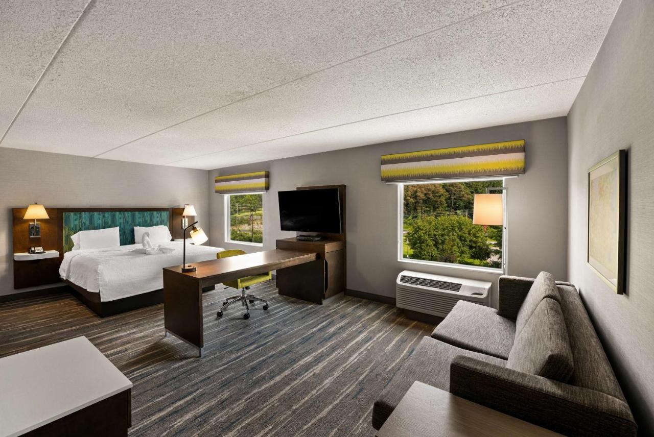 | Hampton Inn & Suites Poughkeepsie