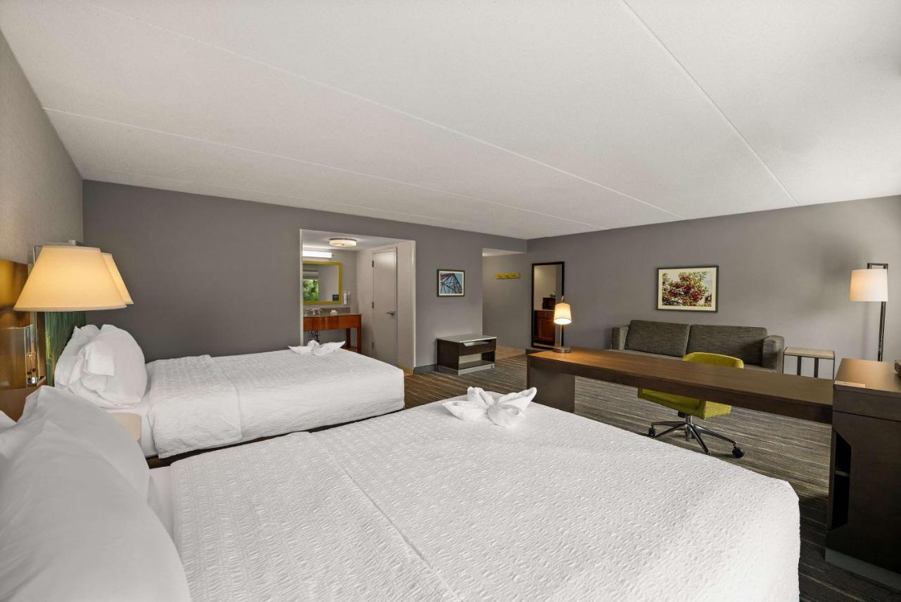| Hampton Inn & Suites Poughkeepsie
