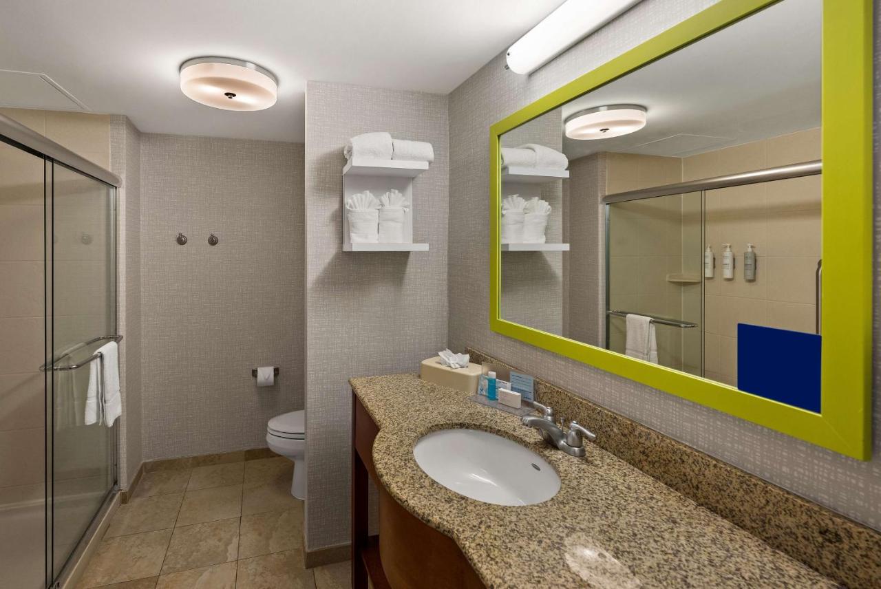 | Hampton Inn & Suites Poughkeepsie