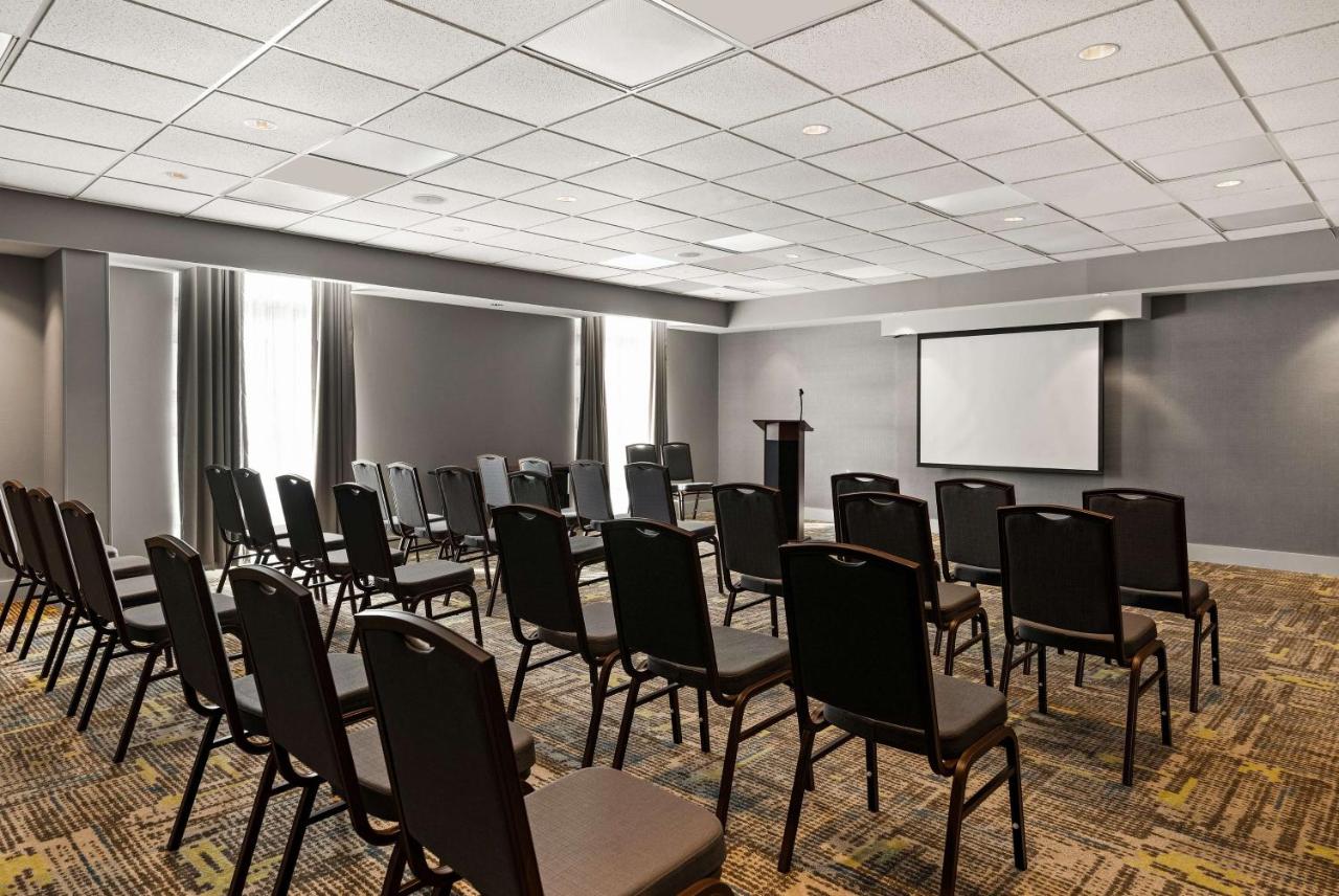 | Hampton Inn & Suites Poughkeepsie