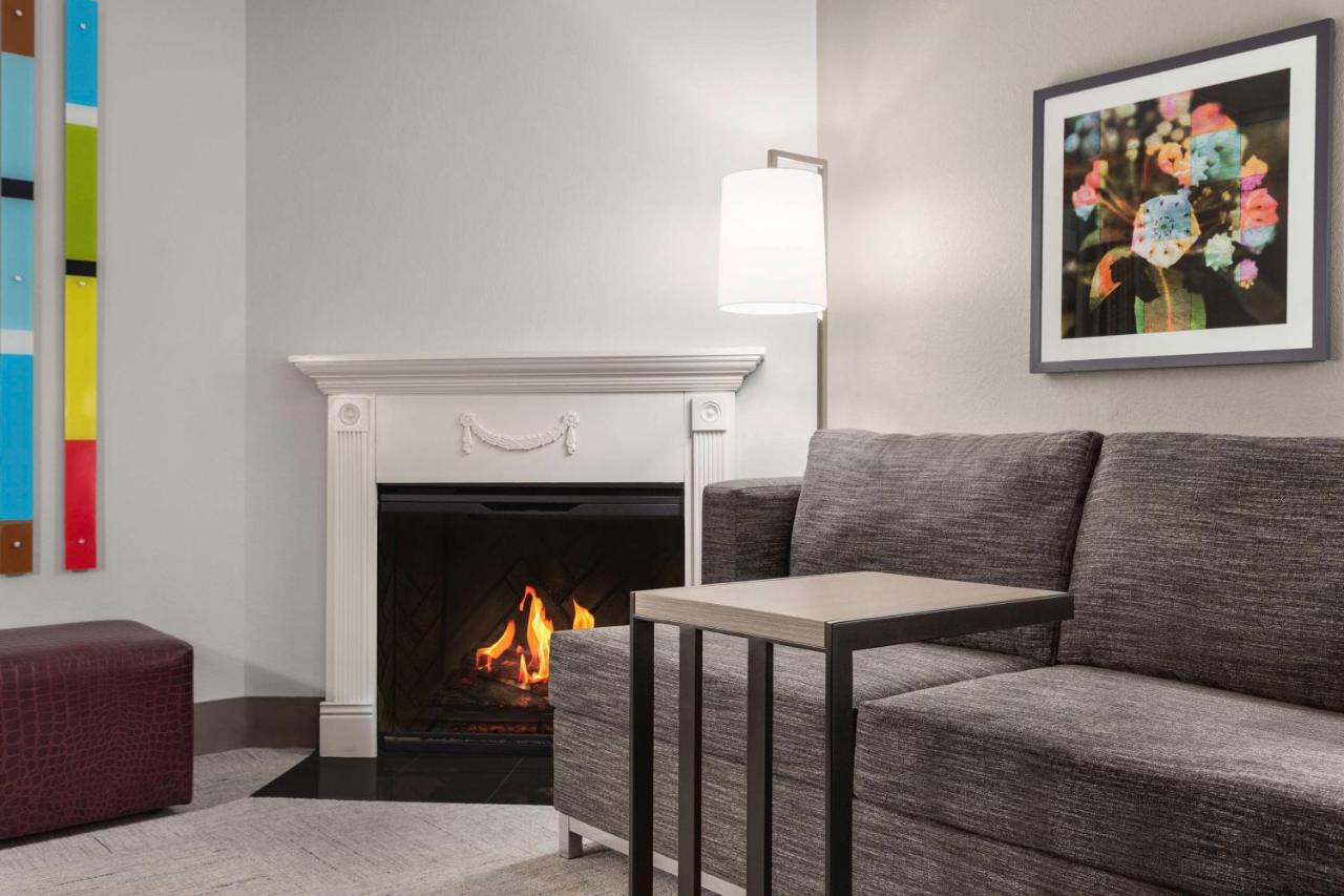 King Room with Fireplace and Sofa Bed - Non-Smoking at Hampton Inn Quakertown