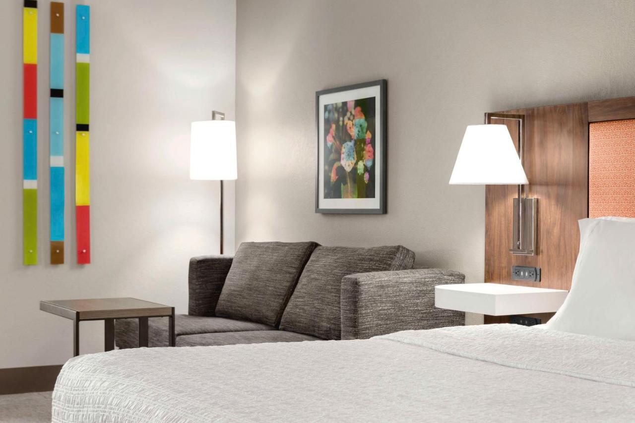 King Study with Sofa Bed - Non-Smoking at Hampton Inn Quakertown