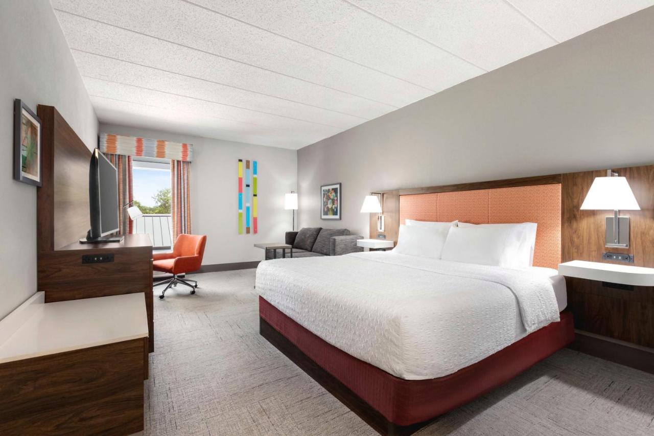 King Study with Sofa Bed - Non-Smoking at Hampton Inn Quakertown