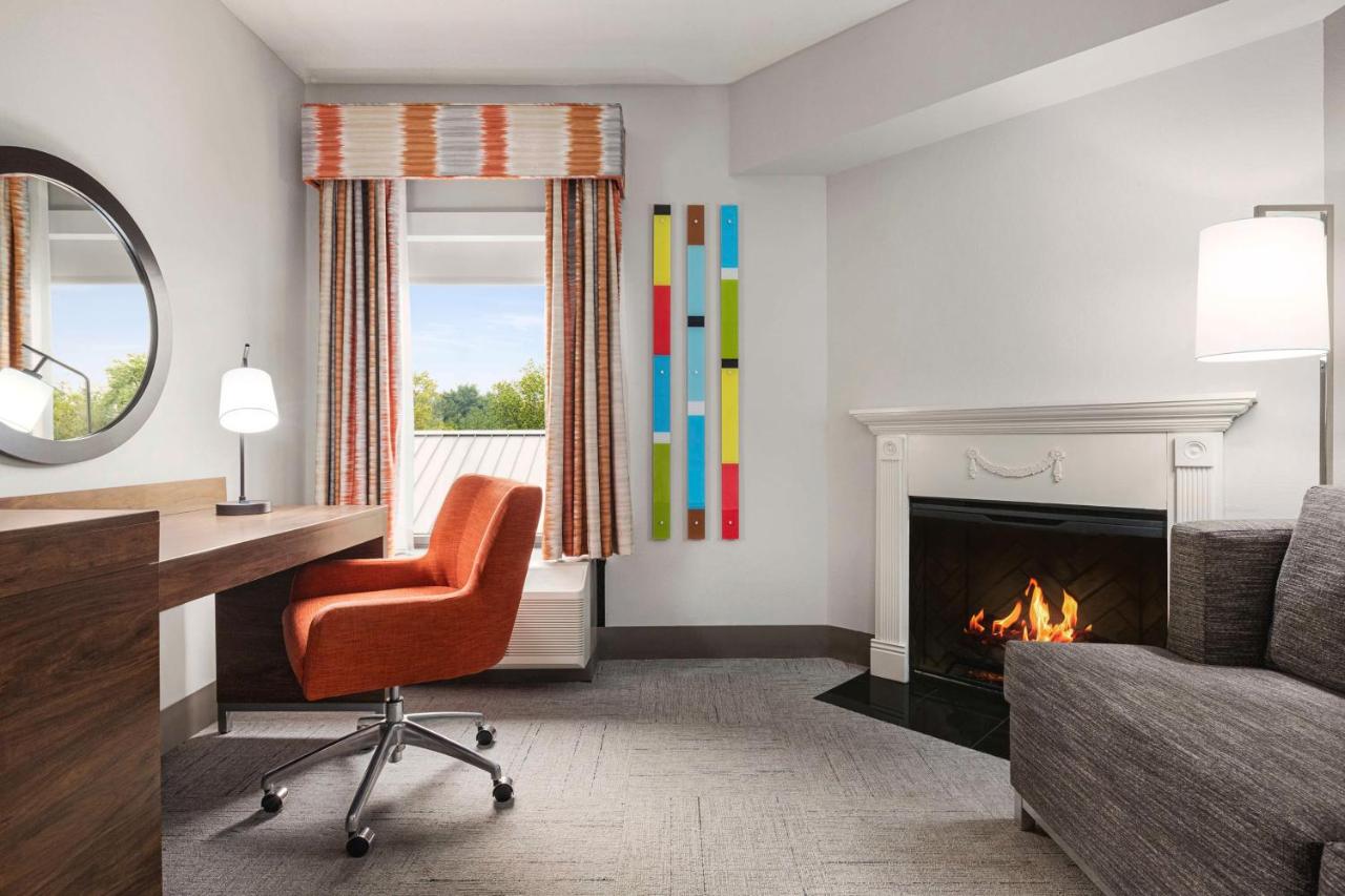 King Room with Fireplace and Sofa Bed - Non-Smoking at Hampton Inn Quakertown