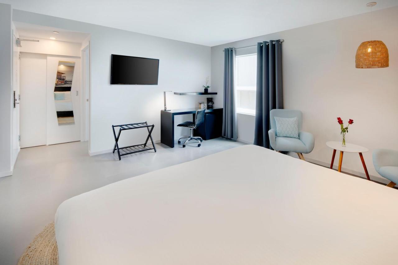 Large King Room - Non-Smoking at MB Hotel, Trademark Collection by Wyndham