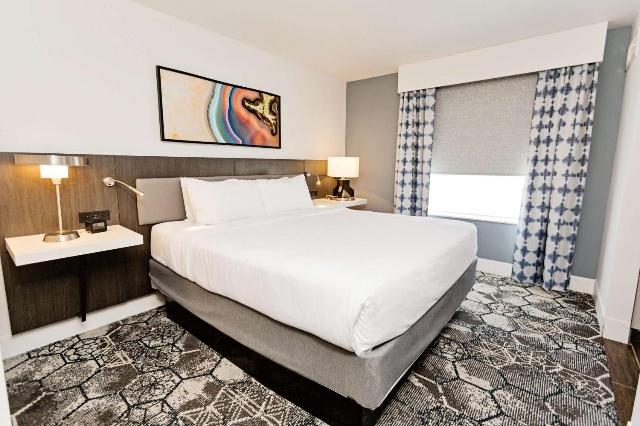 Junior King Suite with Bath Tub - Mobility Access/Non-Smoking at Hilton Garden Inn Temple Medical Center