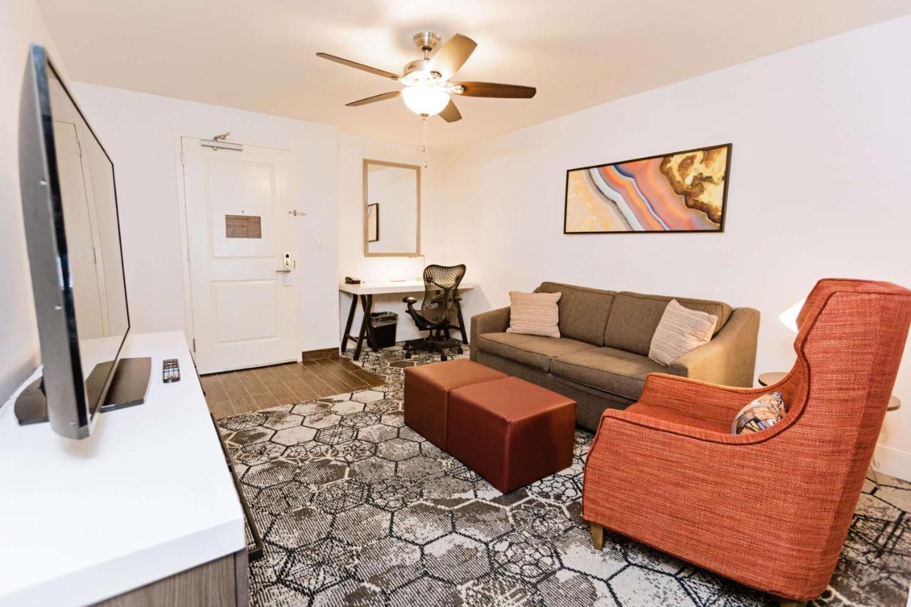 Junior King Suite with Bath Tub - Mobility Access/Non-Smoking at Hilton Garden Inn Temple Medical Center