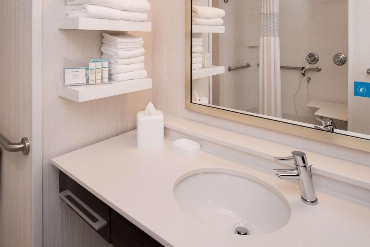 King Room - Mobility/Hearing Access - Non-Smoking at Hampton Inn Paragould