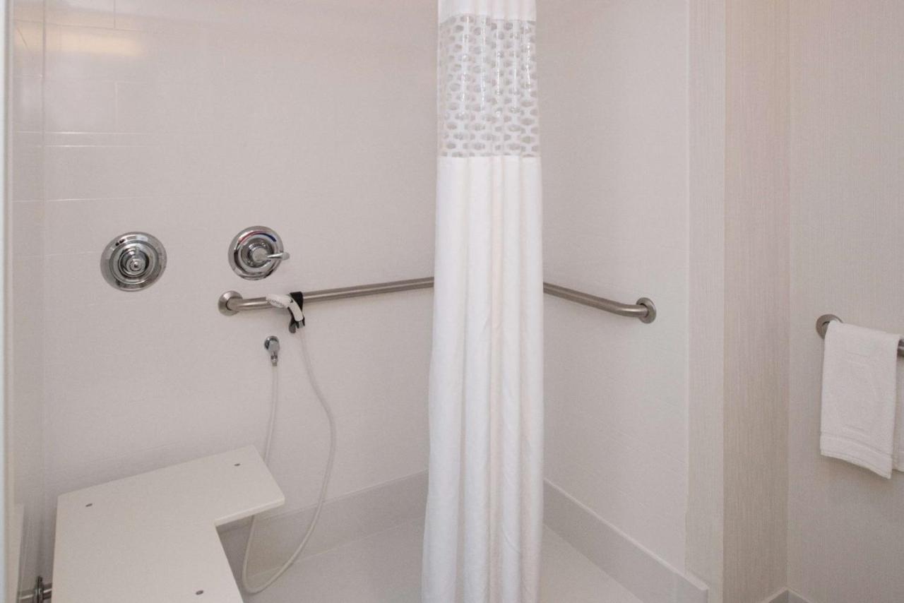 King Room - Mobility/Hearing Access - Non-Smoking at Hampton Inn Paragould